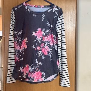 Floral long sleeve shirt! Size S